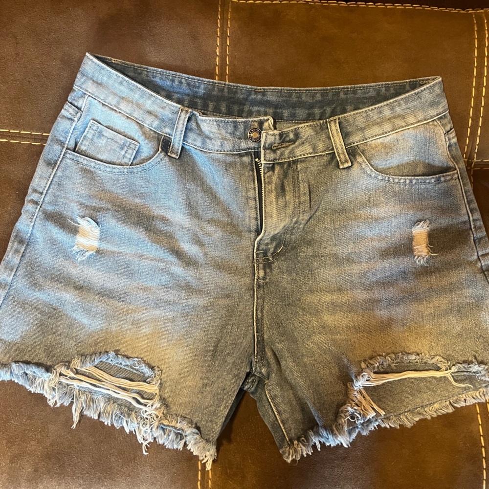 Jean shorts. NWOT. Size Large.